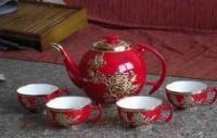瓷都匠心，國禮華章 探秘中國紅瓷與鑲金皓月茶具的藝術魅力